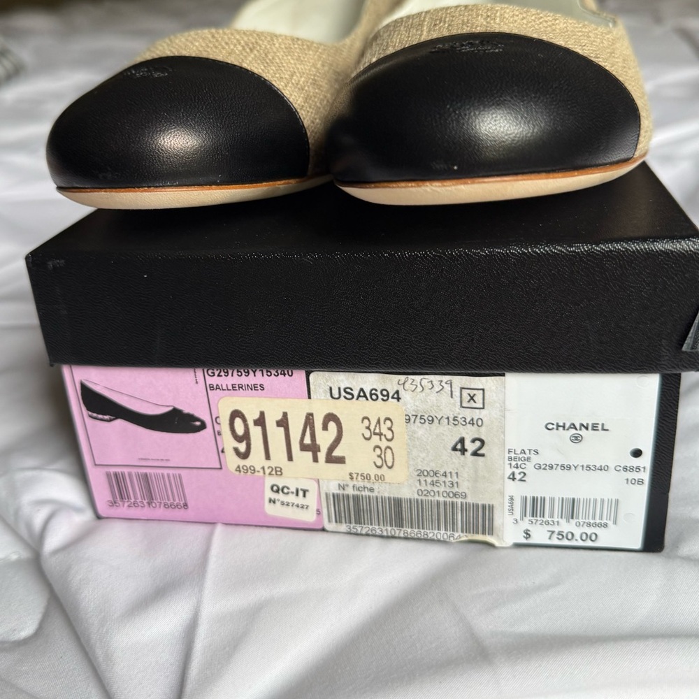 CHANEL Two-Tone Black and Tan Flats - Picture 2 of 4